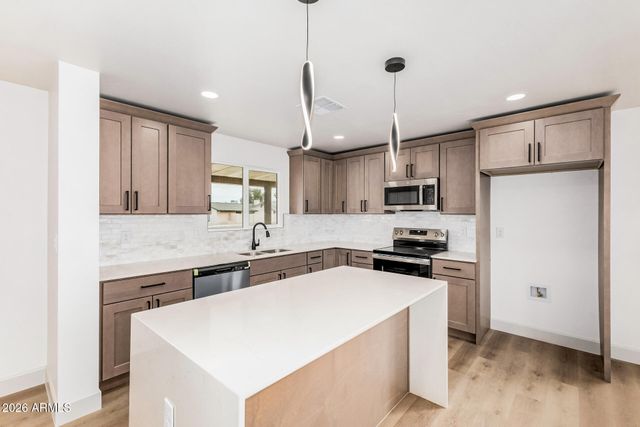 12602 N 24th Street, Phoenix, AZ 85032
