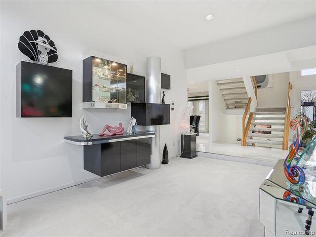 3827 Manchester Court, Bloomfield Hills, MI 48302