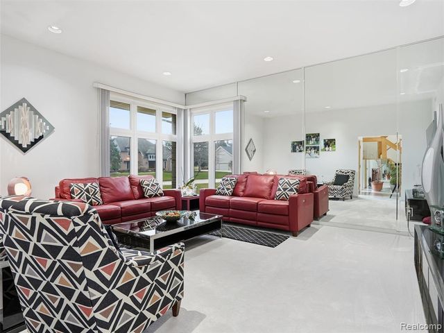 3827 Manchester Court, Bloomfield Hills, MI 48302