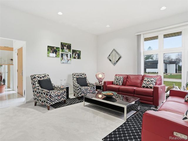 3827 Manchester Court, Bloomfield Hills, MI 48302