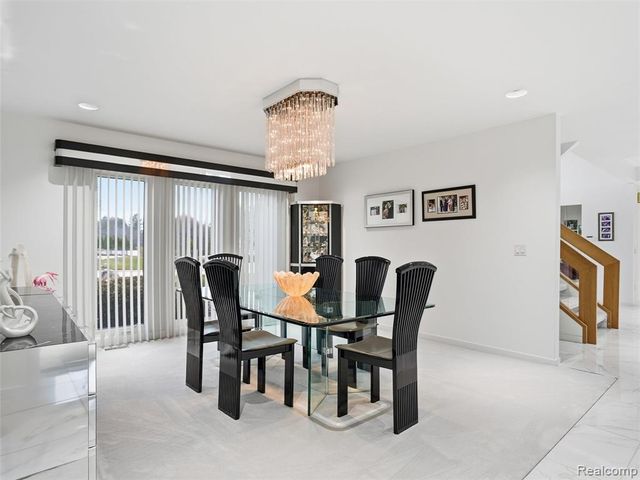 3827 Manchester Court, Bloomfield Hills, MI 48302