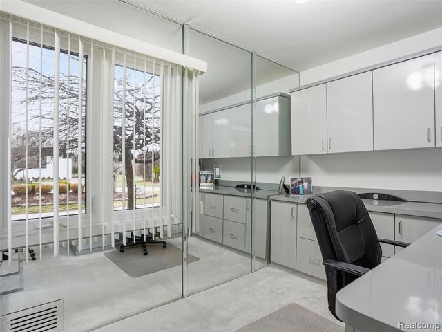 3827 Manchester Court, Bloomfield Hills, MI 48302