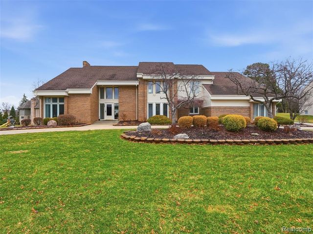 3827 Manchester Court, Bloomfield Hills, MI 48302