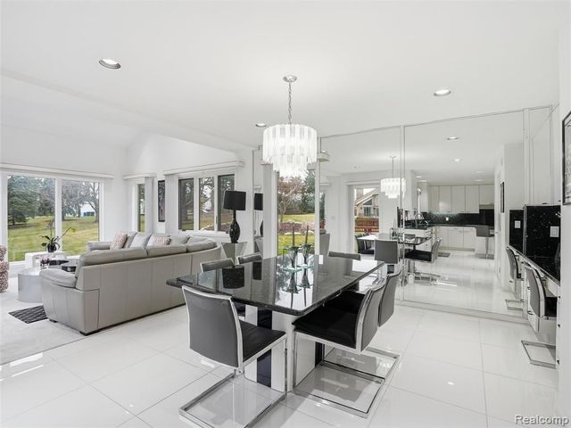 3827 Manchester Court, Bloomfield Hills, MI 48302