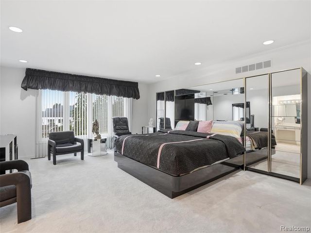 3827 Manchester Court, Bloomfield Hills, MI 48302