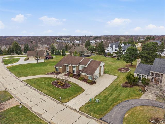 3827 Manchester Court, Bloomfield Hills, MI 48302