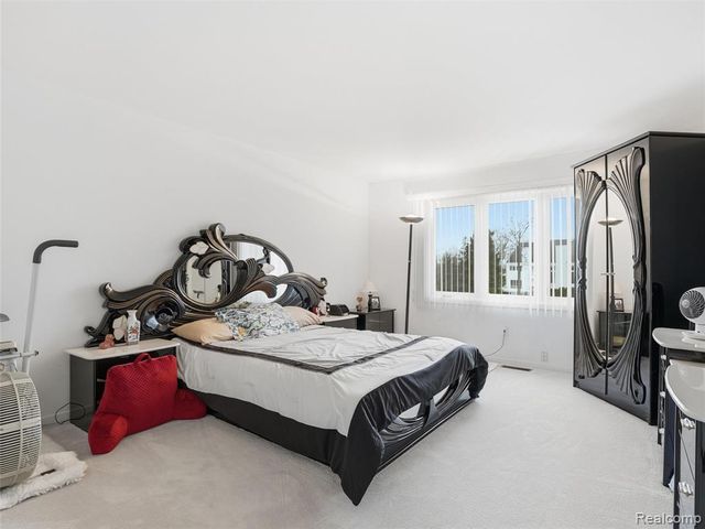 3827 Manchester Court, Bloomfield Hills, MI 48302