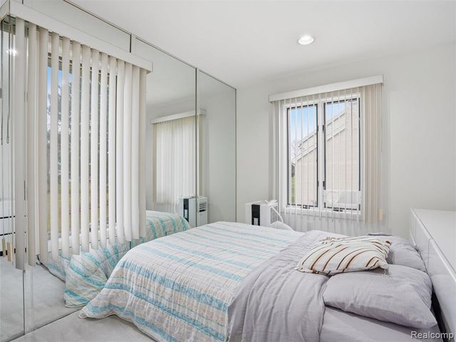 3827 Manchester Court, Bloomfield Hills, MI 48302