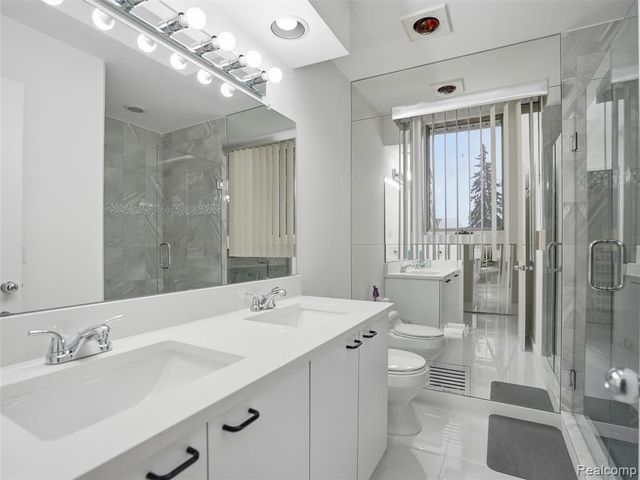 3827 Manchester Court, Bloomfield Hills, MI 48302