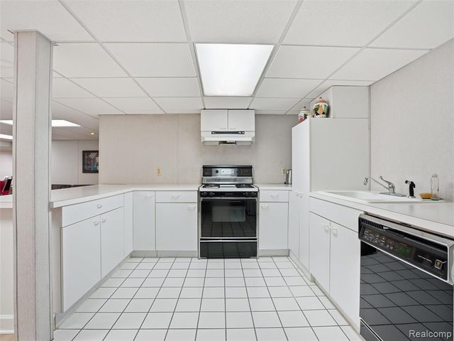 3827 Manchester Court, Bloomfield Hills, MI 48302