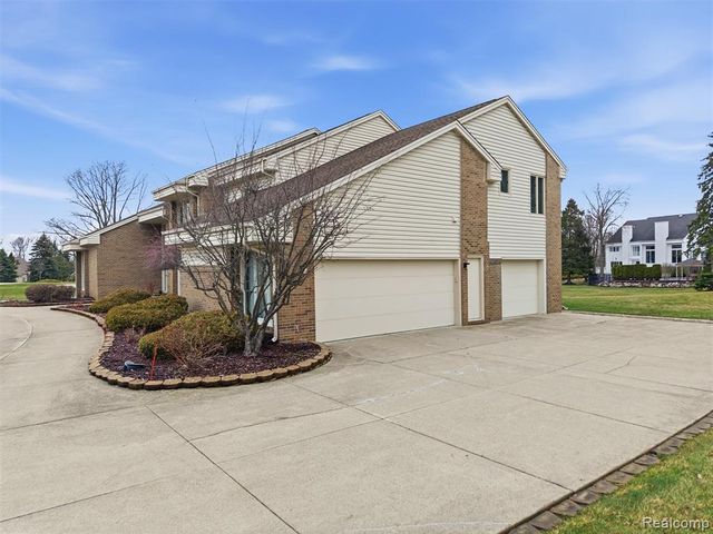3827 Manchester Court, Bloomfield Hills, MI 48302