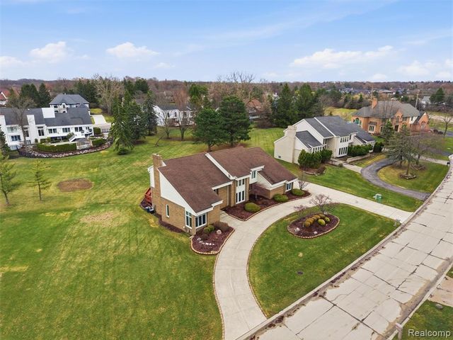 3827 Manchester Court, Bloomfield Hills, MI 48302