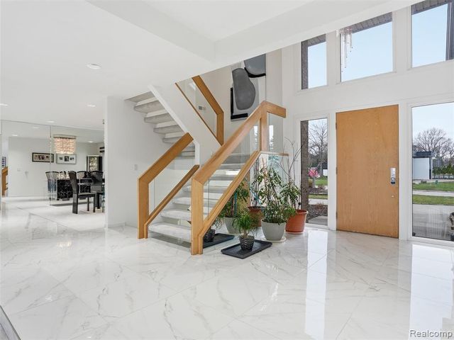 3827 Manchester Court, Bloomfield Hills, MI 48302