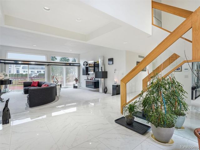 3827 Manchester Court, Bloomfield Hills, MI 48302