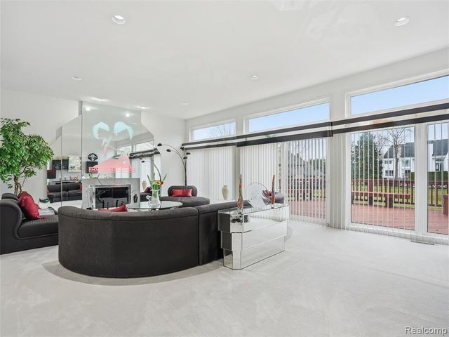 3827 Manchester Court, Bloomfield Hills, MI 48302