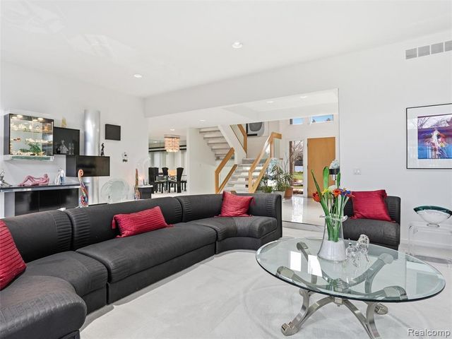 3827 Manchester Court, Bloomfield Hills, MI 48302