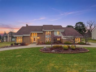3827 Manchester Court, Bloomfield Hills, MI 48302