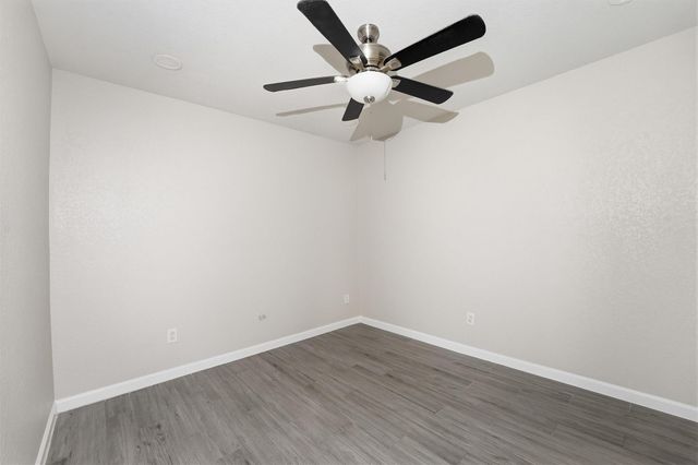 5667 Birchmont Drive F, Houston, TX 77091