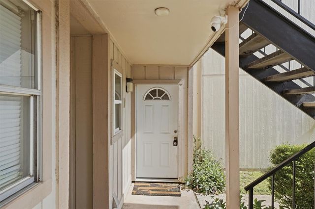 5667 Birchmont Drive F, Houston, TX 77091