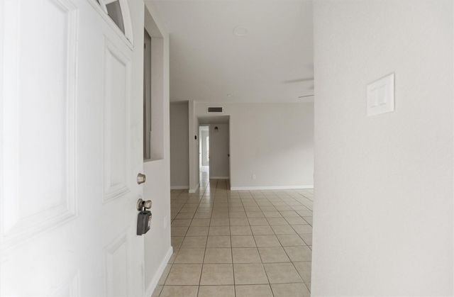 5667 Birchmont Drive F, Houston, TX 77091