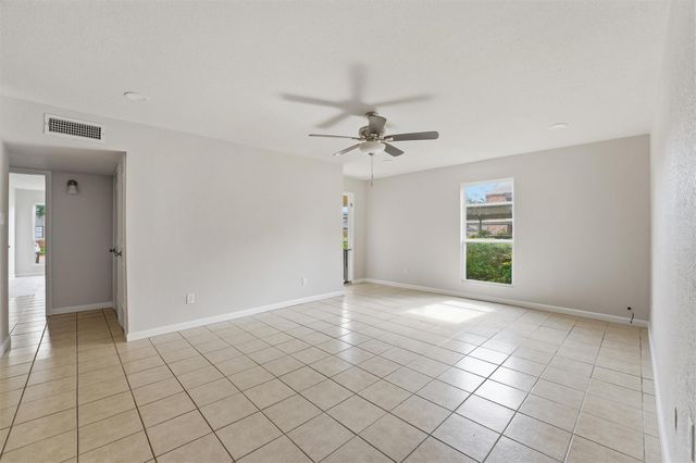 5667 Birchmont Drive F, Houston, TX 77091
