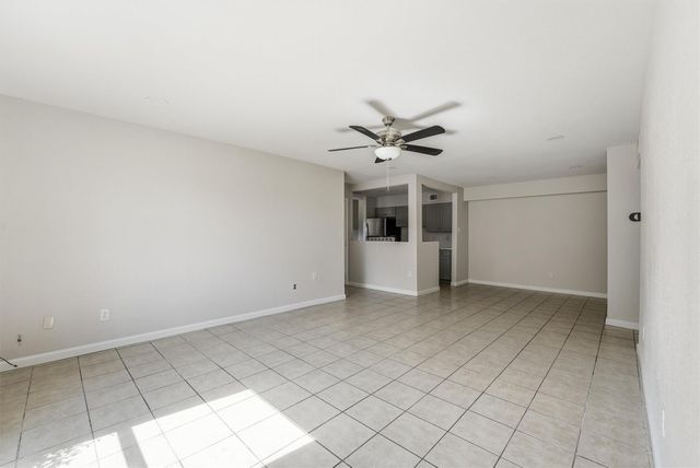 5667 Birchmont Drive F, Houston, TX 77091