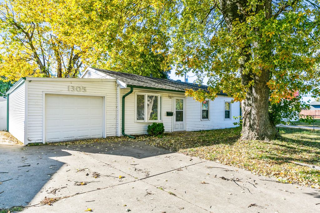 1305 JANBROOK Boulevard, Carter Lake, IA 51510