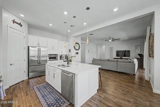 9764 E THORNBUSH Avenue, Mesa, AZ 85212