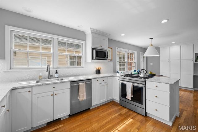 24 Willow Oak Lane, Glendale, MO 63122