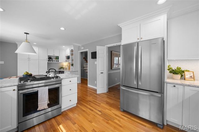 24 Willow Oak Lane, Glendale, MO 63122