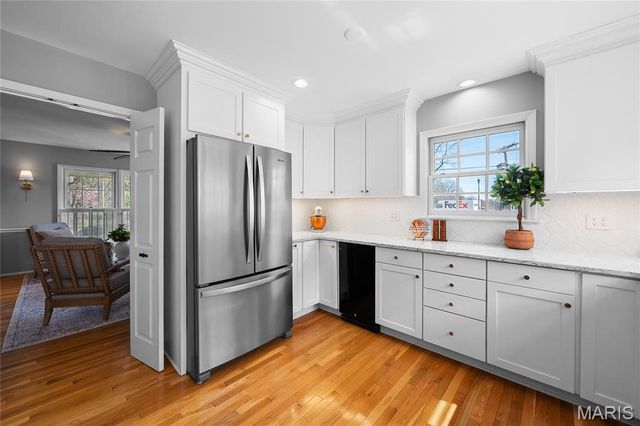 24 Willow Oak Lane, Glendale, MO 63122