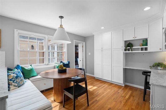 24 Willow Oak Lane, Glendale, MO 63122