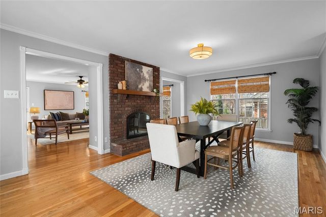 24 Willow Oak Lane, Glendale, MO 63122