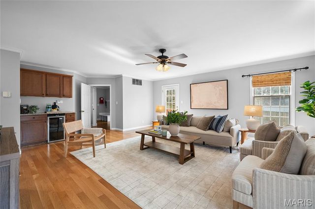 24 Willow Oak Lane, Glendale, MO 63122