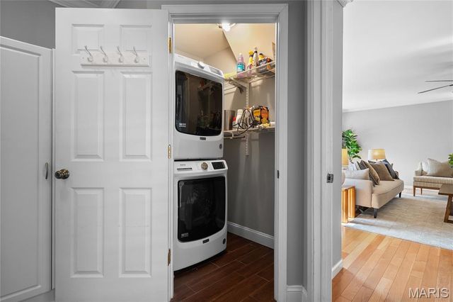 24 Willow Oak Lane, Glendale, MO 63122