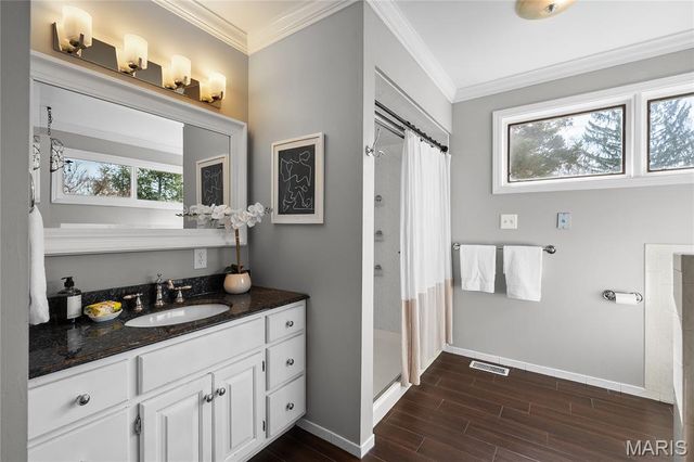 24 Willow Oak Lane, Glendale, MO 63122