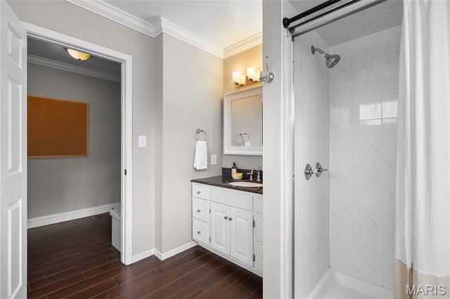 24 Willow Oak Lane, Glendale, MO 63122