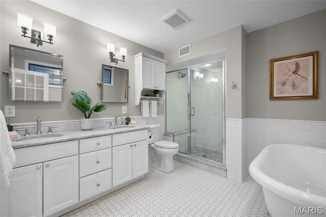 24 Willow Oak Lane, Glendale, MO 63122