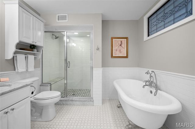 24 Willow Oak Lane, Glendale, MO 63122