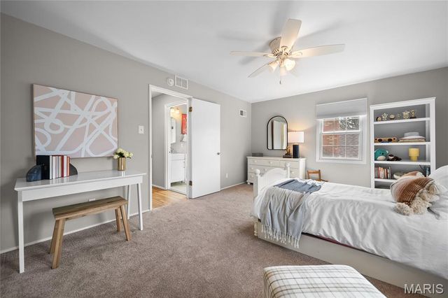 24 Willow Oak Lane, Glendale, MO 63122