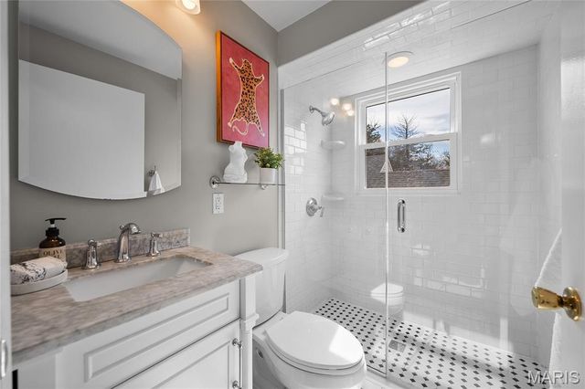 24 Willow Oak Lane, Glendale, MO 63122