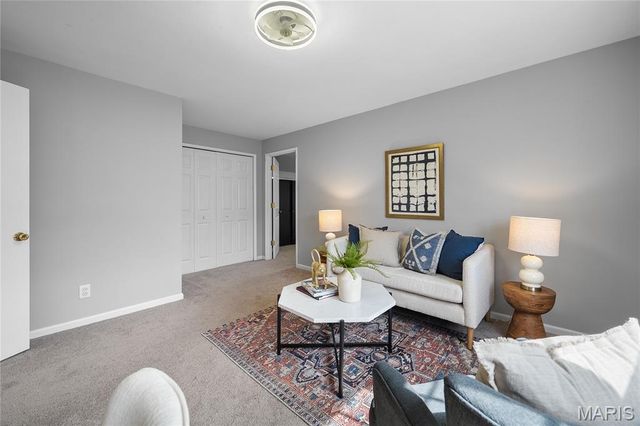 24 Willow Oak Lane, Glendale, MO 63122