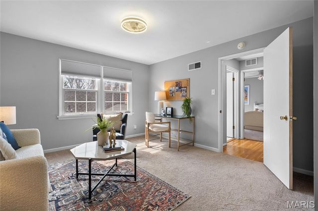 24 Willow Oak Lane, Glendale, MO 63122