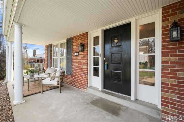 24 Willow Oak Lane, Glendale, MO 63122