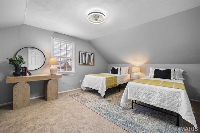 24 Willow Oak Lane, Glendale, MO 63122