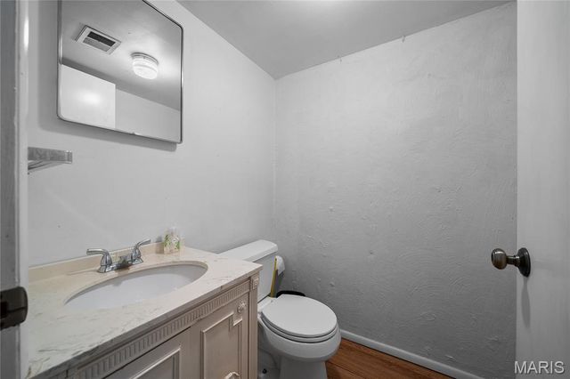 24 Willow Oak Lane, Glendale, MO 63122