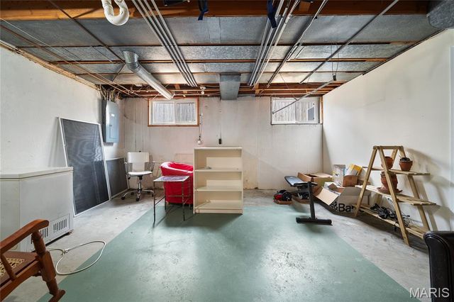 24 Willow Oak Lane, Glendale, MO 63122