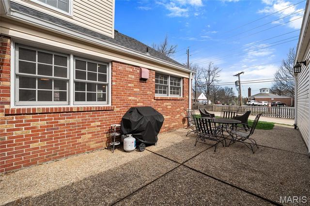 24 Willow Oak Lane, Glendale, MO 63122