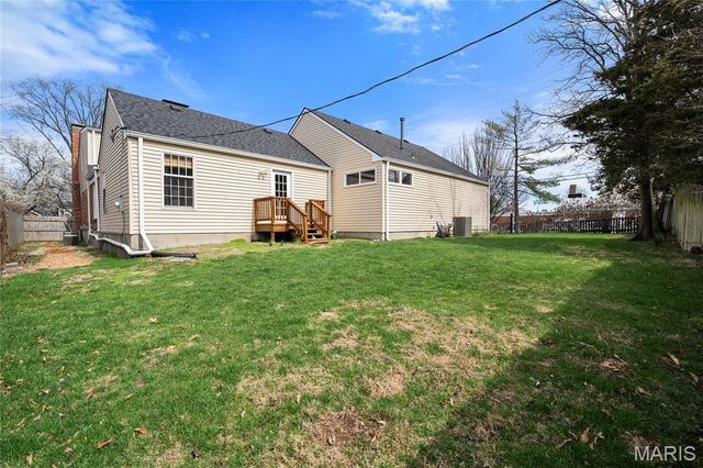 24 Willow Oak Lane, Glendale, MO 63122