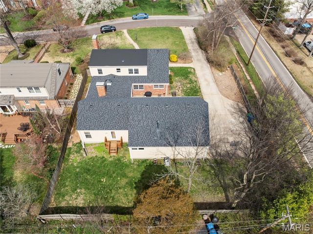 24 Willow Oak Lane, Glendale, MO 63122